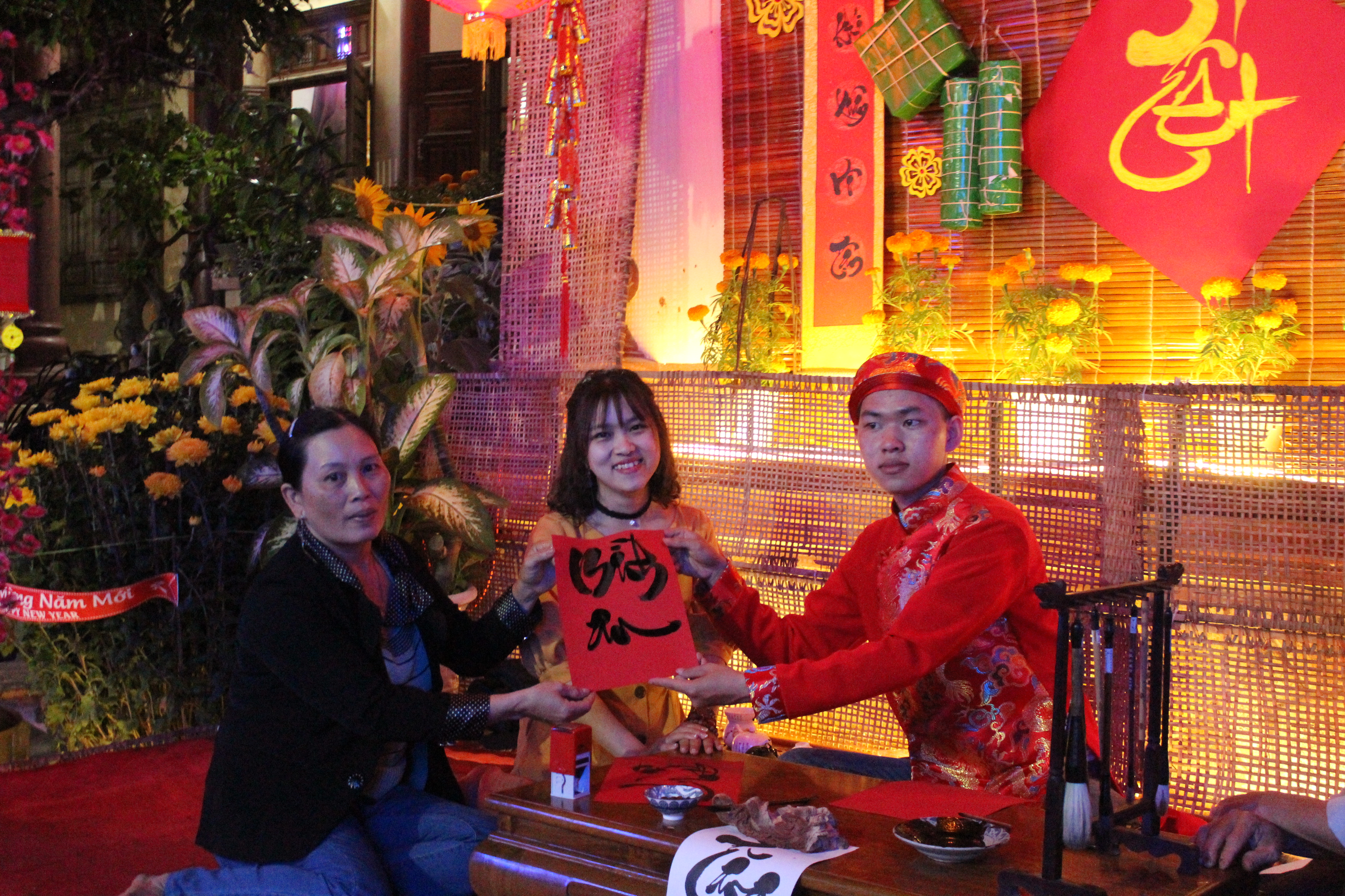 An Nhơn: Ngày xuân về chùa xin chữ